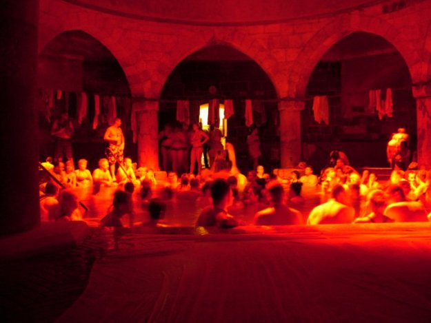 Fürdők Éjszakája: szombaton hajnalig lehet fürödni