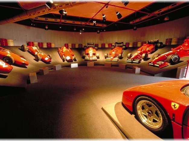 Vacsorázz Ferrari-ereklyék között