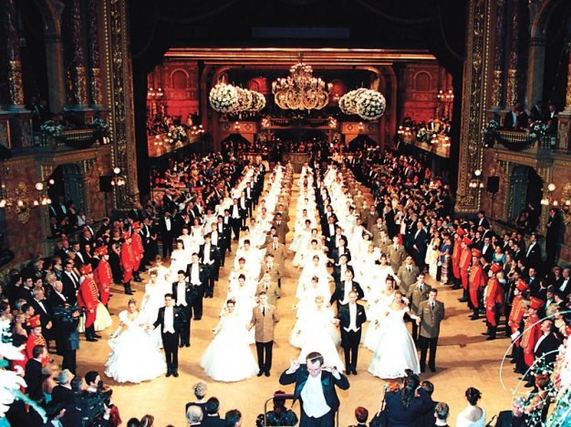 Kezdődik a báli szezon! – de  ismered az etikettjét?