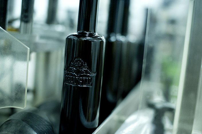 Új üveggel domborít a Rézangyal