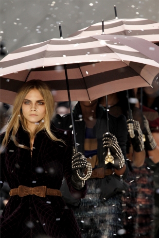 Letisztult elegancia: Burberry Prorsum