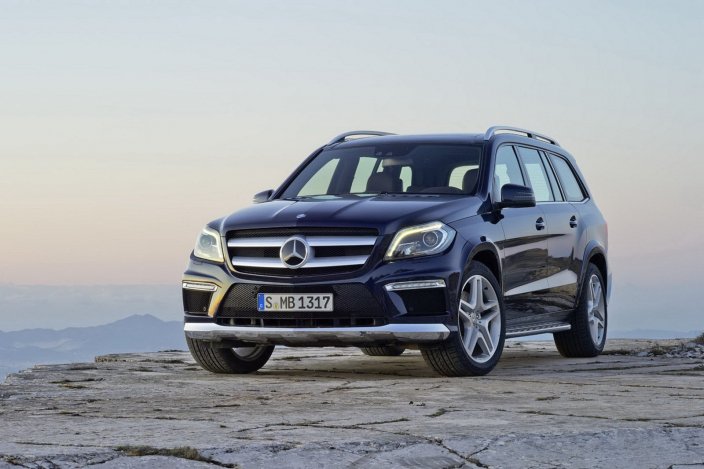 Hivatalos fotókon az új Mercedes-Benz GL