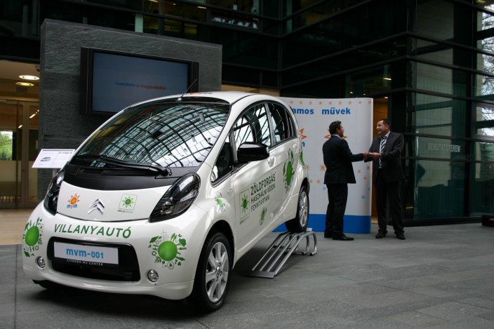 Egy autó, károsanyag-kibocsátás nélkül