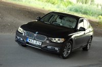 Márkás öltönyben hamburgert zabálni - Autó & Motor, divat, életmód, stílus