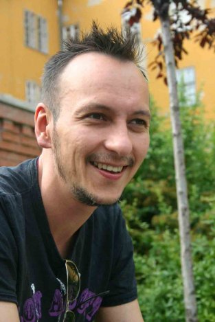 Széles terpesz, rock and roll!