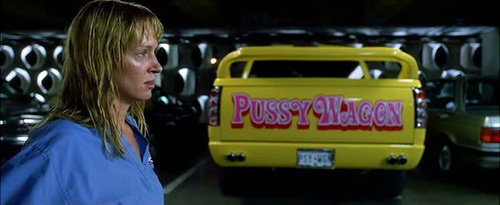 Női nemi szervről elnevezett jármű és bosszúhadjárat!