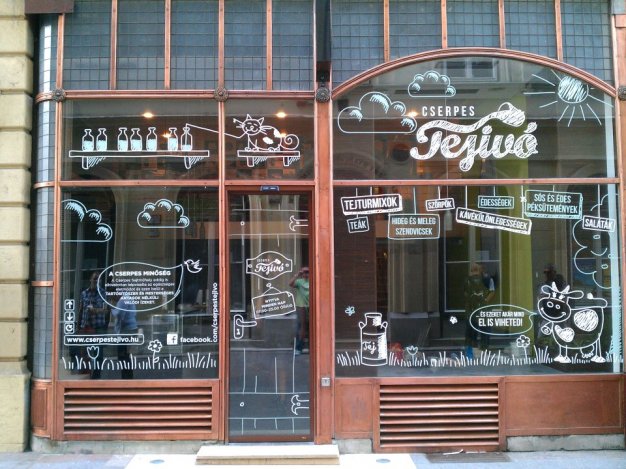 Cserpes tejivó nyílt Budapesten