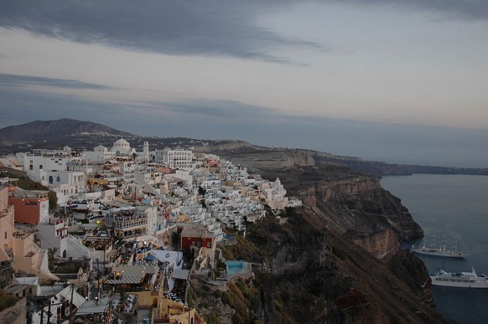 Igyál Assyrtiko bort - irány Szantorini!