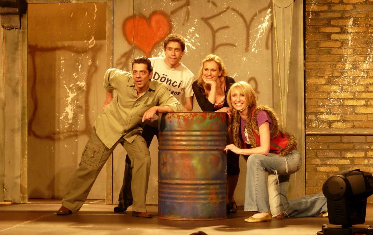 Vége a válságnak: új színház születik