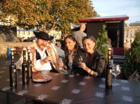 Pálinkaszakértők lettek a Nyári lányok - Érdekességek, divat, életmód, stílus