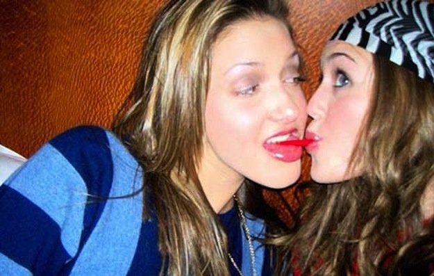 Botrányhős lett a tinisztárból