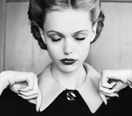 Használati jegyzet szemellenzős nőknek