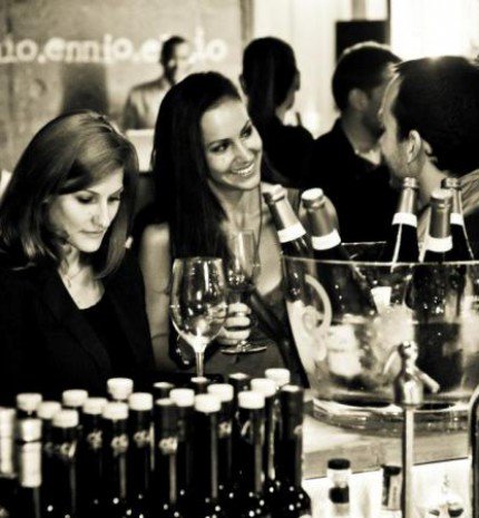 Hedonista isteneknek hódolunk