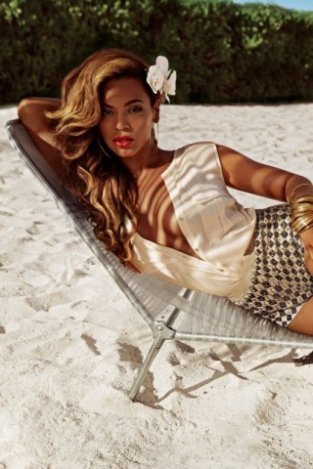 Beyonce bomba bikiniben