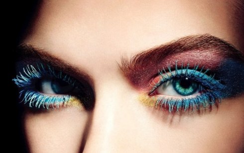 Sárga és kék pillangók a Chaneltől