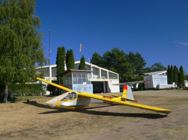 Bezárták a a dunakeszi repteret