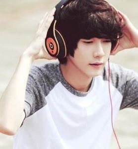 Síppal, dobbal, nádi hegedűvel