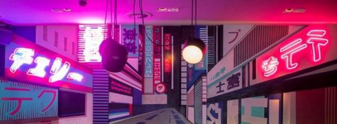 Japán robotok az oroszlánok lábainál