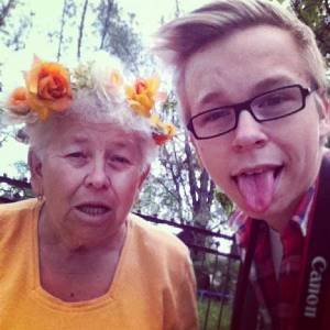 A modell: örökifjú nagymama