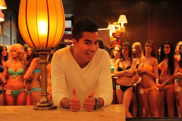 50 szépség Buddha lábai előtt