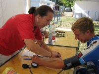 Egy órán belül úszta át a győztes kétszer a Balatont - Rendezvények, divat, életmód, stílus