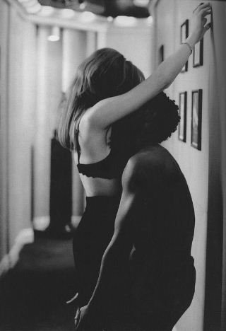 Csak a feleség lehet az első!