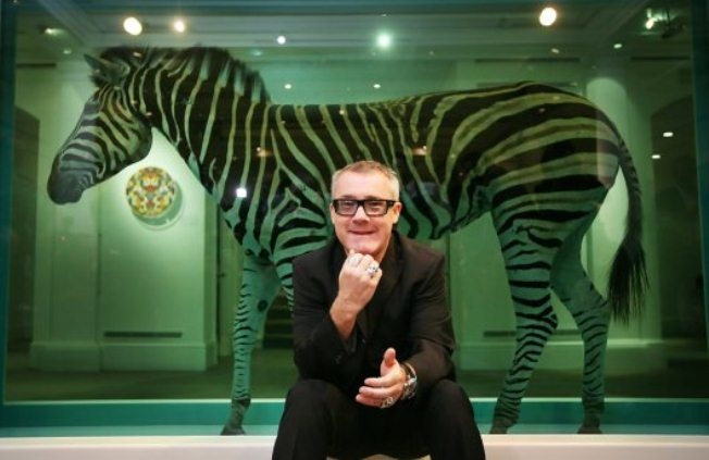 Damien Hirst és a Prada halott bogarai