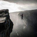 Fantasztikus kaszkadőr teljesítmény feledteti Van Damme spárgáját - Videók, divat, életmód, stílus