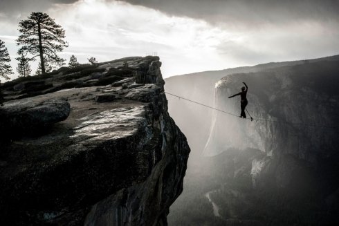 Fantasztikus kaszkadőr teljesítmény feledteti Van Damme spárgáját