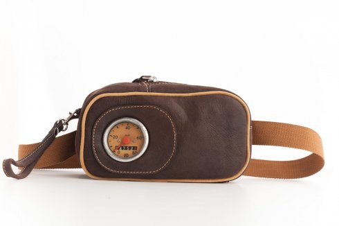 Táskák homokórával és sebességmérővel