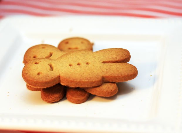 Mézeskalács emberkék támadása