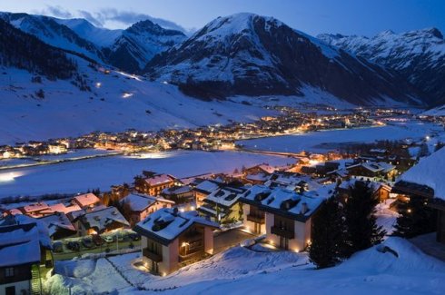 Livigno a vakítóan fehér hegyek otthona