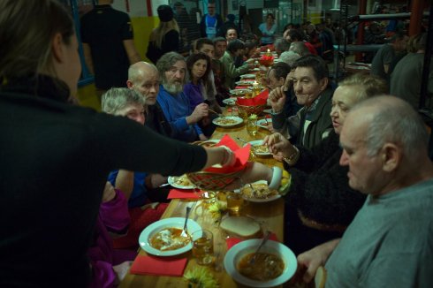 Ételt adunk az éhezőknek