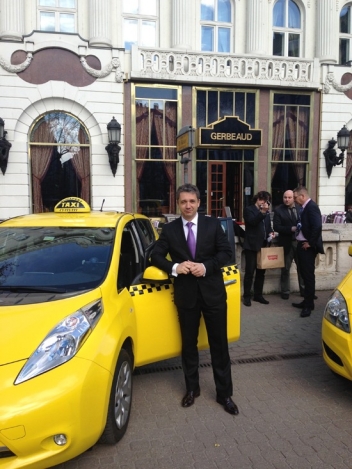 Ingyenkonyha ezerrel?