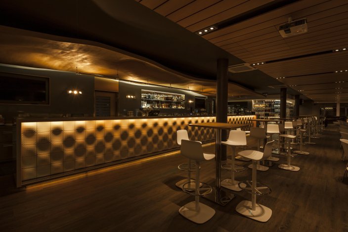 Exkluzív bár a legfelső emeleten