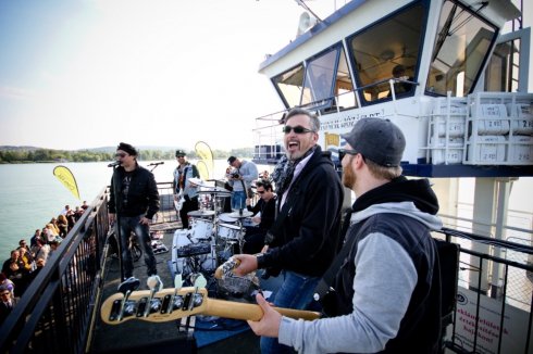 Rákóczi Feri a Balaton közepén tépte a húrokat