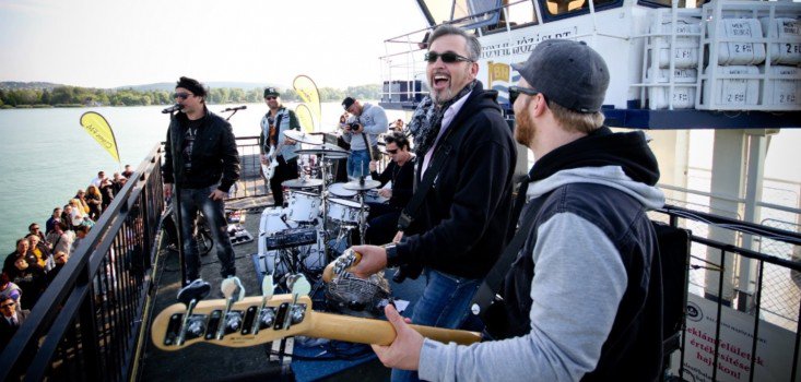 Rákóczi Feri a Balaton közepén tépte a húrokat