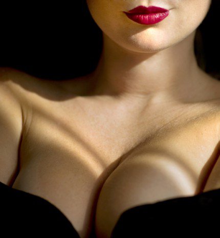 Anyukaszépítő kebelbarát mellplasztika