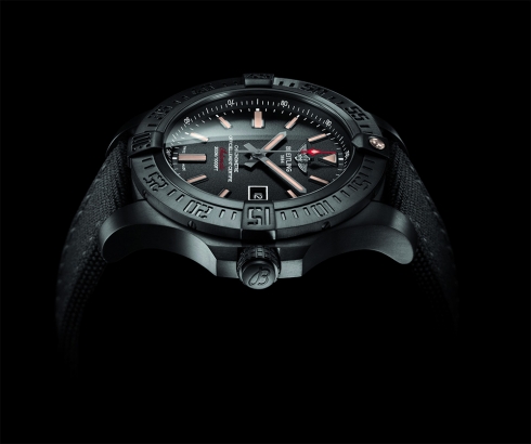 A Breitling új fekete madara