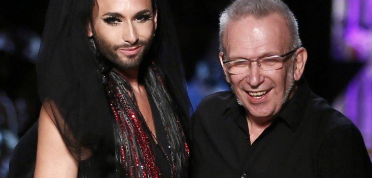 Conchita szupermodellek között a kifutón