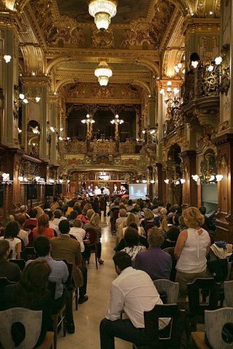 Elindult a szezon A New York Művész Páholyban