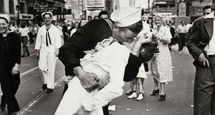 Nyolcvanmillió baktérium cserél gazdát egy csók alatt