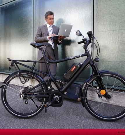 Autó vs hybrid pedelec bicó