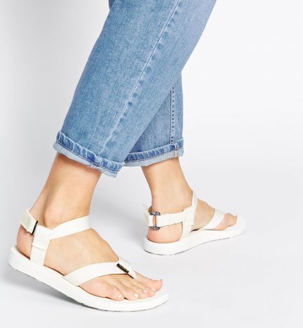 Bazár: Trendi és kényelmes szandálok nyárra