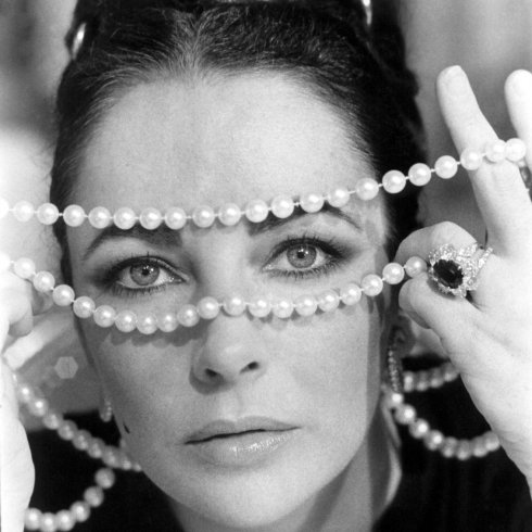 Kalapács alá kerülnek Liz Taylor kincsei