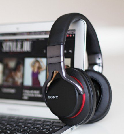 Okos fejhallgató a Sonytól