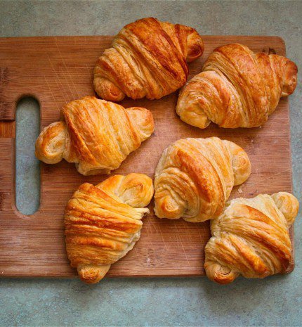 Mai mosoly: fahéjas croissant szederjoghurttal