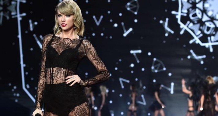 18 kép, ami miatt ölni tudnánk Taylor Swift lábaiért