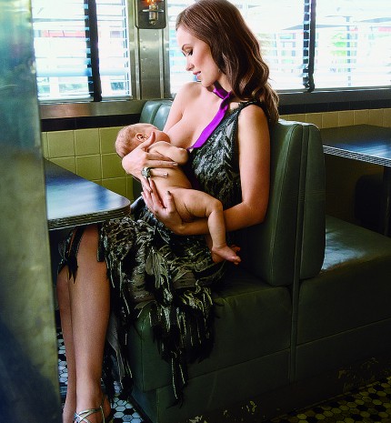 Szoptató celebmamik