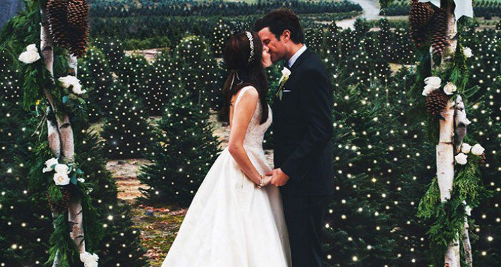 Téli esküvő egy fenyőfarmon